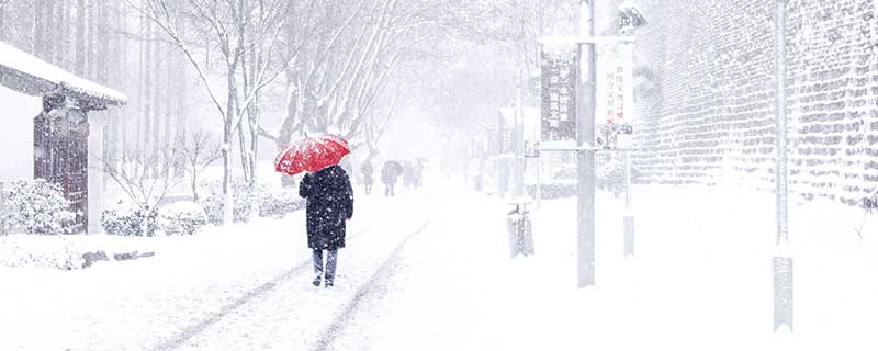 梦见在雪地走有什么征兆 梦见在雪地走好不好